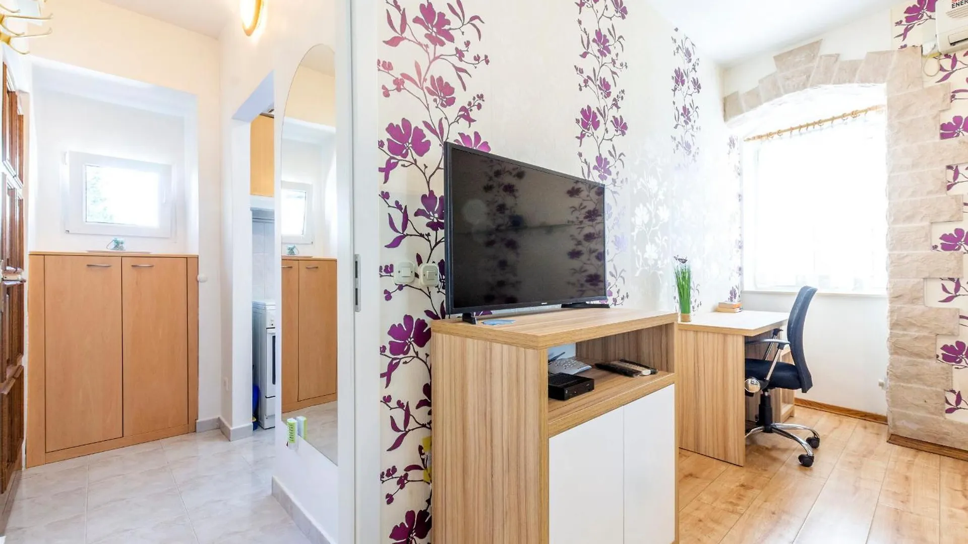 Apartment Center With Jacuzzi Сплит