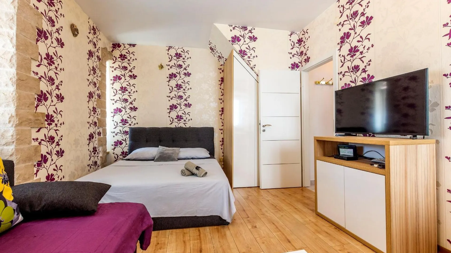 Apartment Center With Jacuzzi Сплит